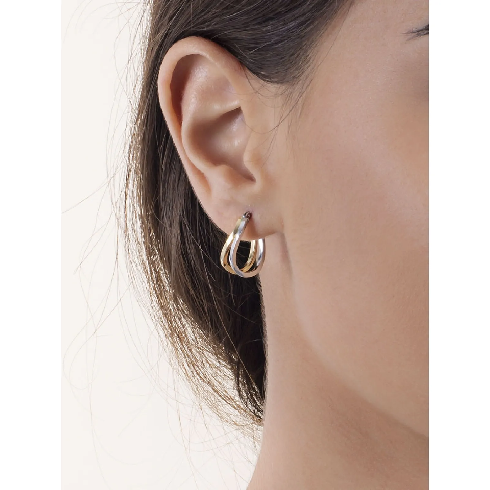 Orecchini ovali in oro bianco e giallo 18k.